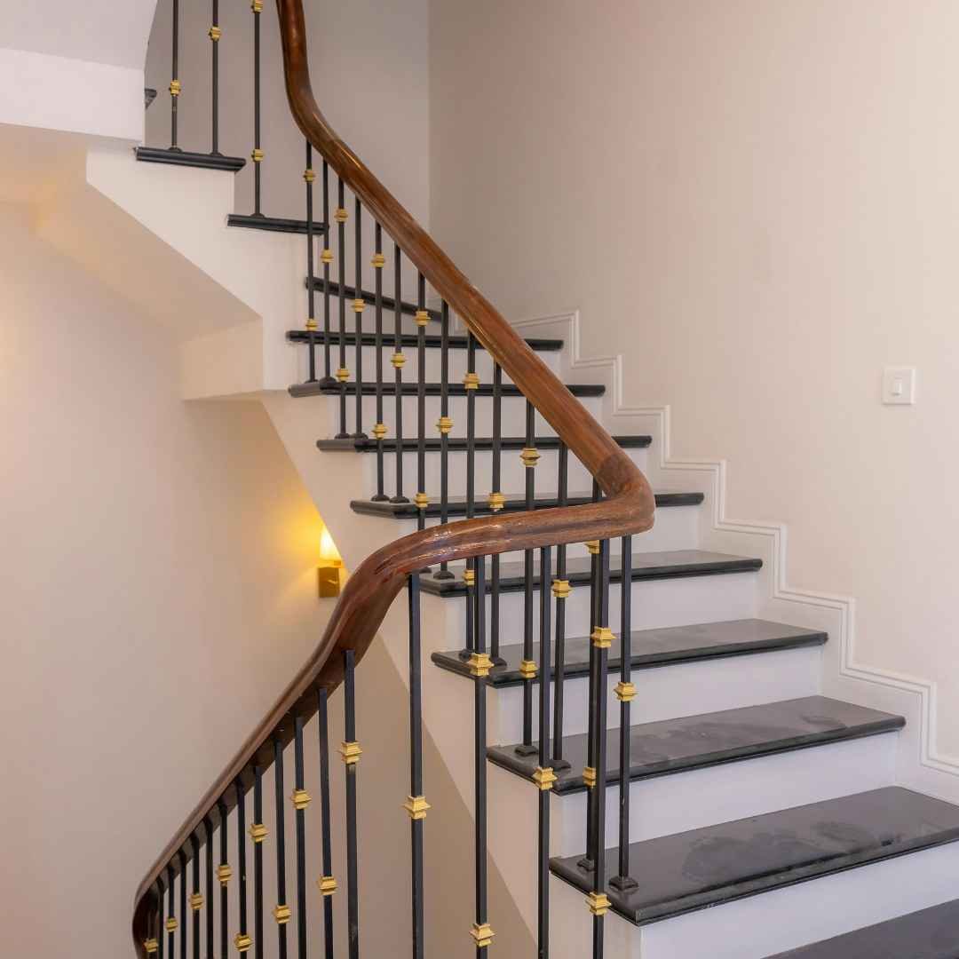 Railing Tangga Kayu