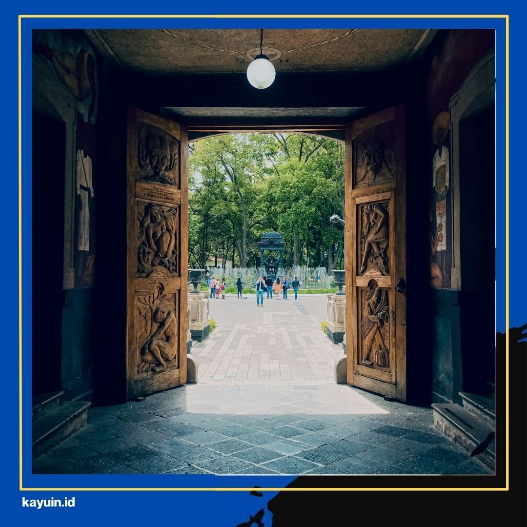 Pintu Kupu Tarung Kayu