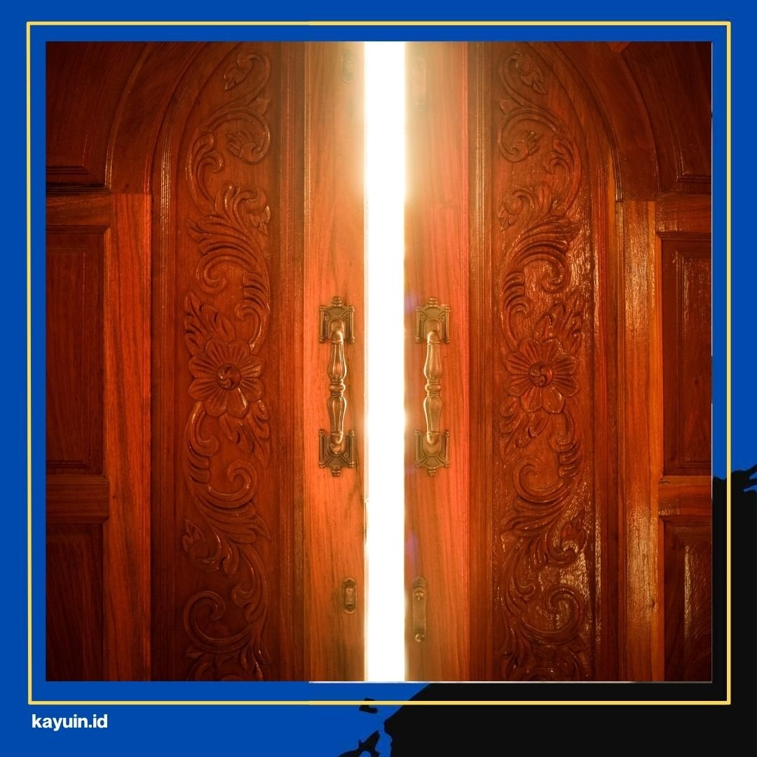 Pintu Kupu Tarung Kayu